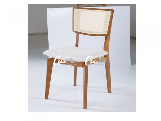 Cadeira em Madeira Maciça com Encosto em Tela Naomi 