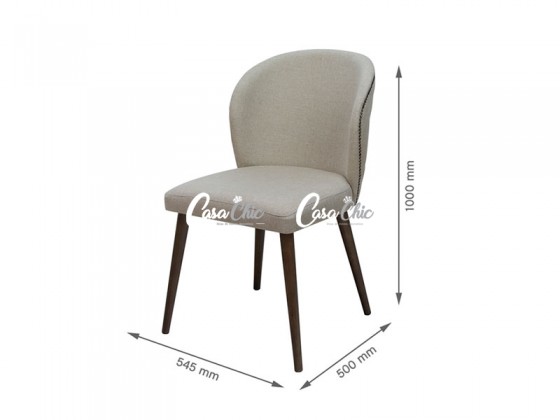Cadeira em Madeira Maciça com Tachas